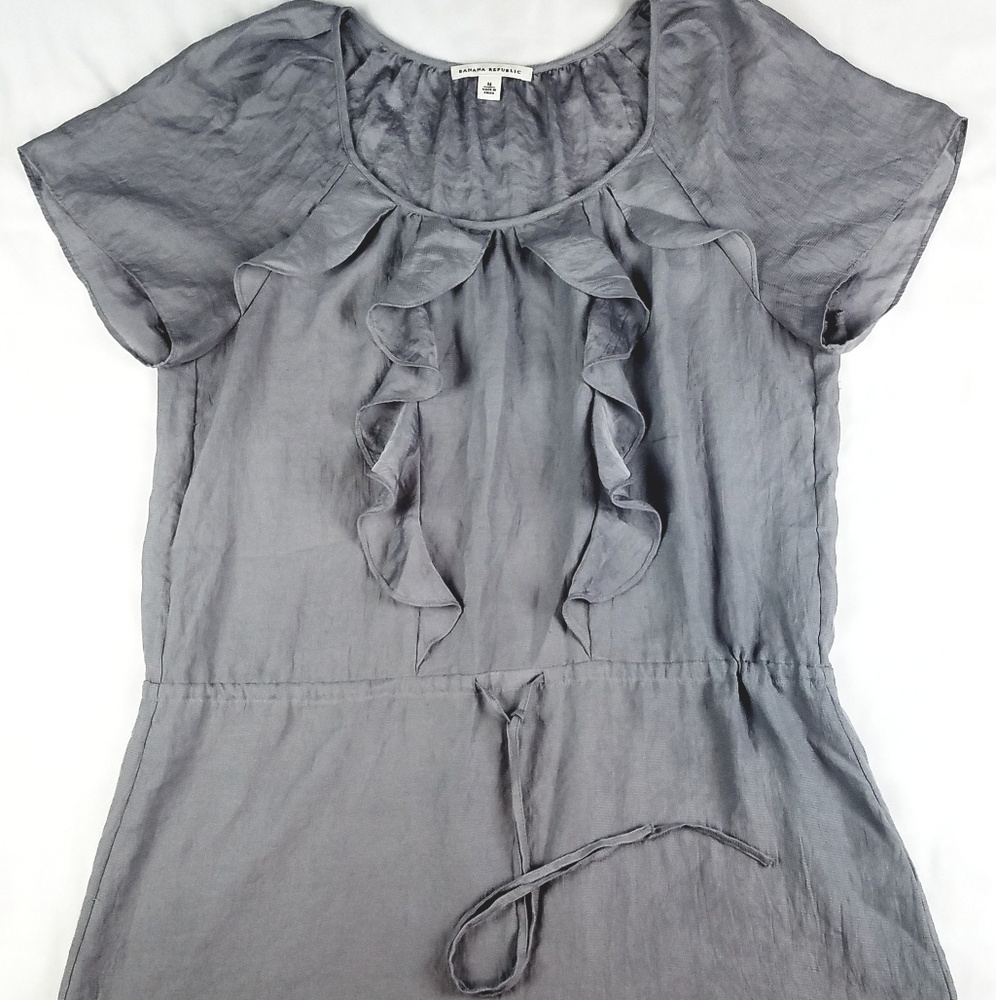 Women's Banana Republic grey top size Medium